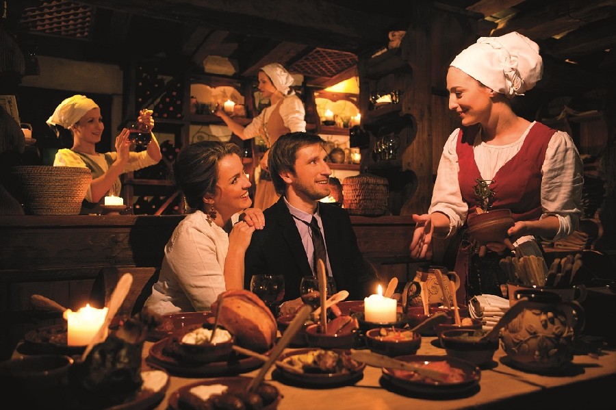 Eye contact while toasting in Germany