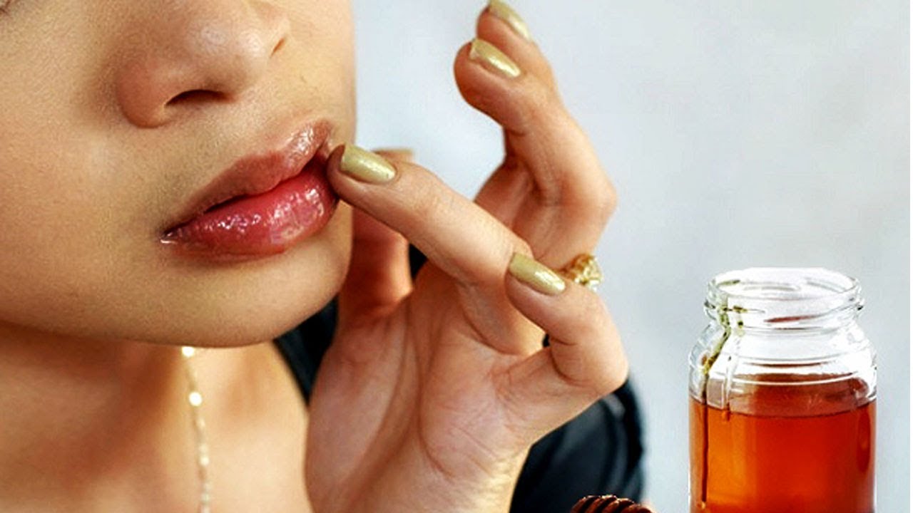 Honey to heal chapped lips