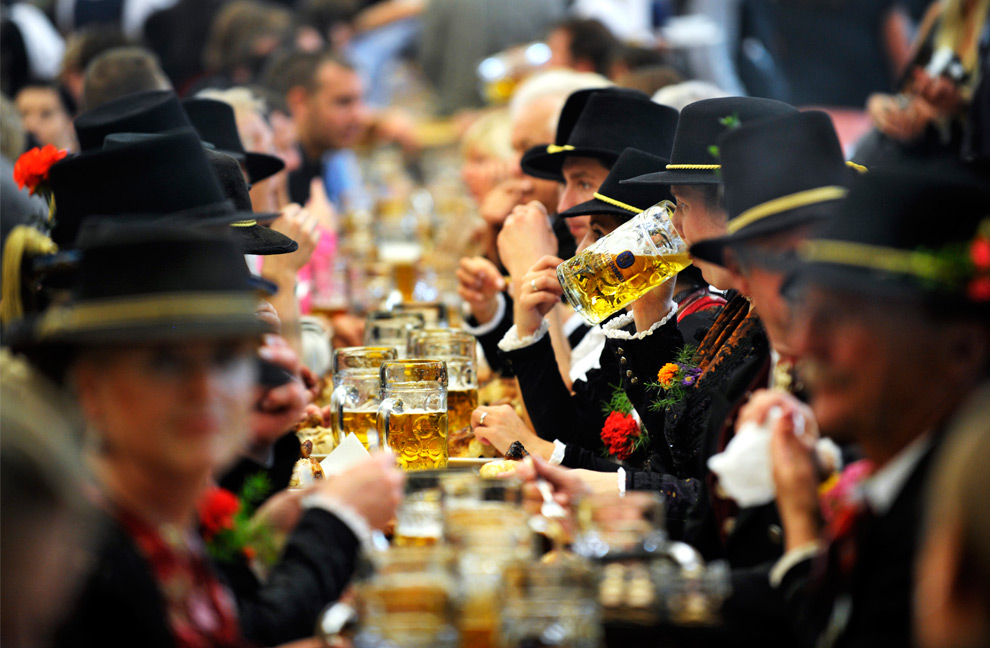 Eye contact while toasting in Germany
