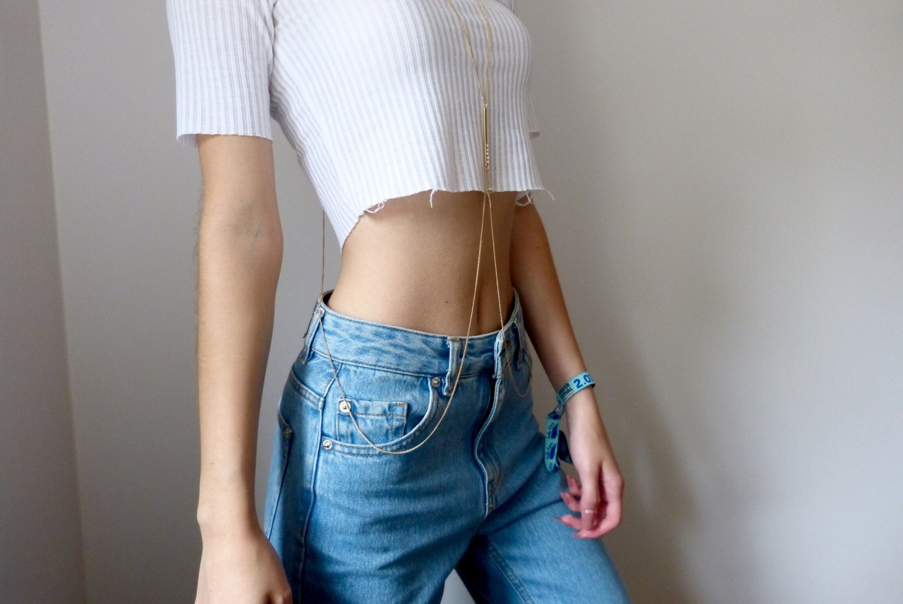 Low-waisted jeans